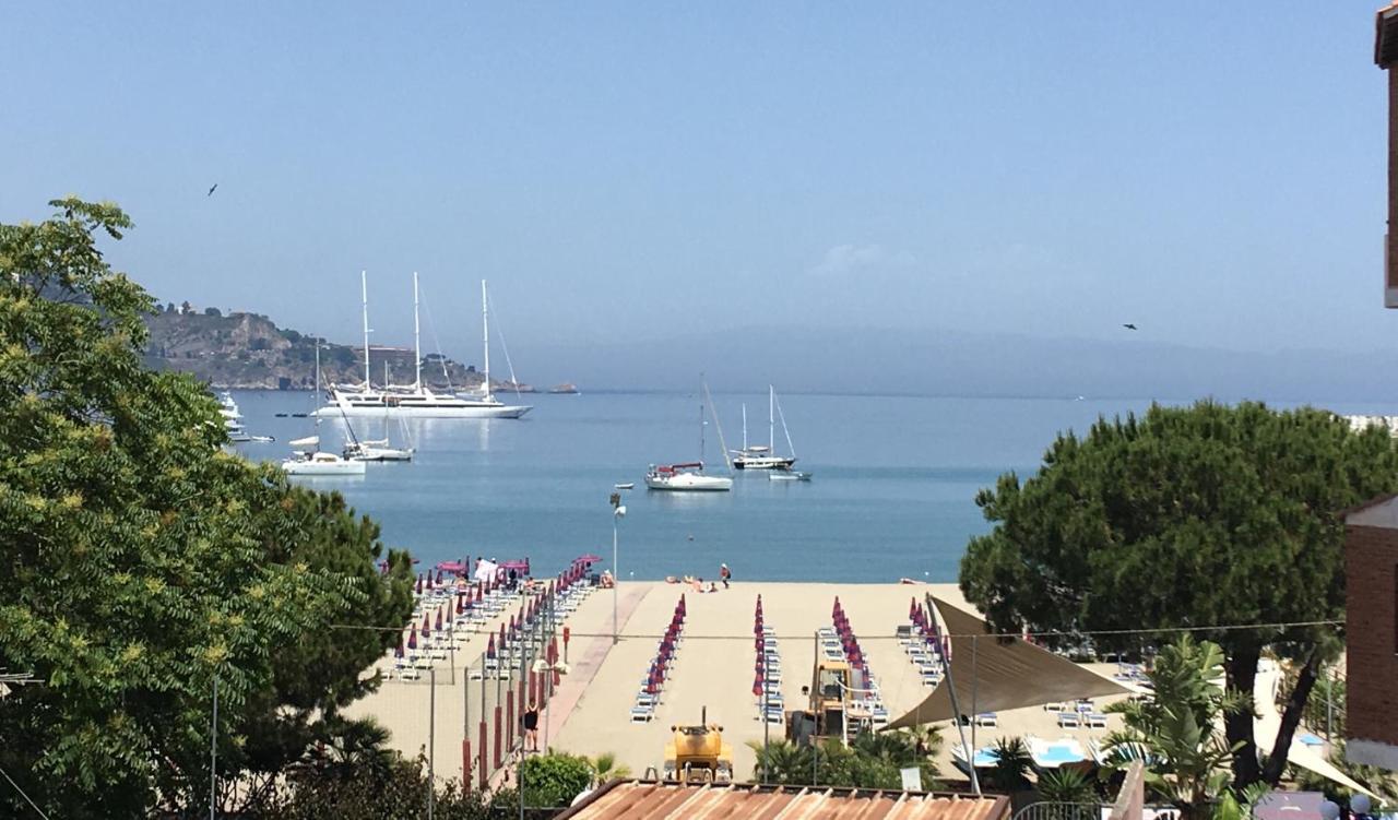 Porta Del Vento Bed & Breakfast Giardini Naxos Exterior photo